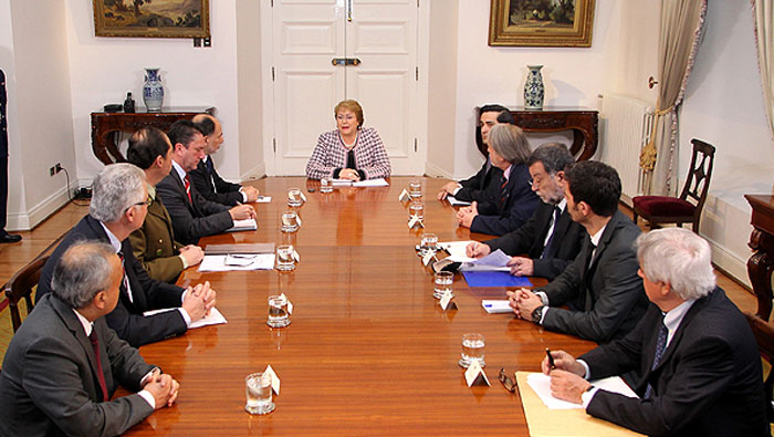 Bachelet preside el Consejo Operativo y de Seguridad que analiza atentado del lunes.  (Foto: El Mercurio)