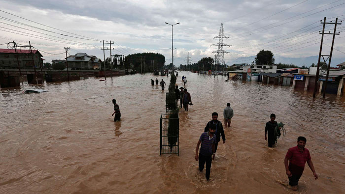 Las inundaciones en China y Pakistán han dejado más de 400 muertos. (Foto: Reuters)