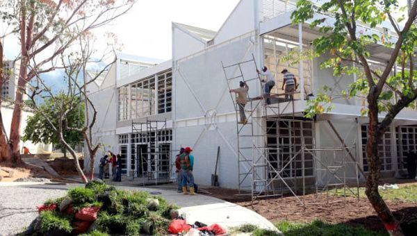 El Gobierno Bolivariano construyó 100 nuevas escuelas para este nuevo año escolar. (Fuente: Ciudad Ccs) 