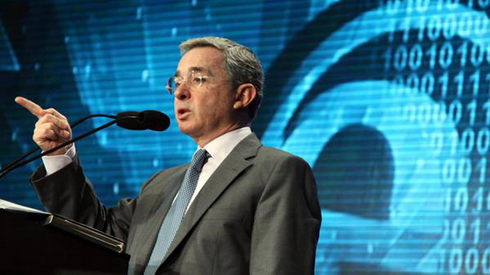 Campaña presidencial de Uribe (2002) habría sido financiada por paramilitares. (Foto: teleSUR)