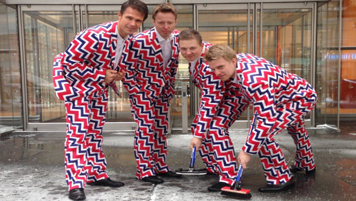 La selección de curling de Noruega lució un extravagante uniforme en los Juegos Olímpicos Sochi 2014. (AP)