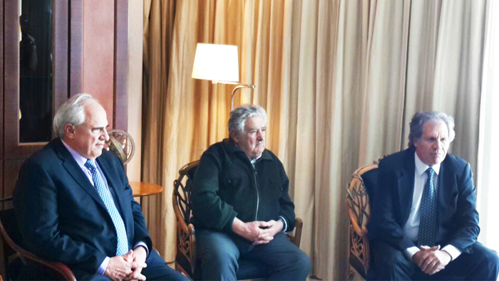 El nuevo secretario general de la Unasur, Ernesto Samper, se reunió en Montevideo con el presidente uruguayo, José Mujica y el canciller Luis Almagro. (Foto: Unasur)