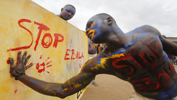 En murales colocados en la capital de Costa de Marfil (Abidján) los presentes dejaron su huella. Reuters. 