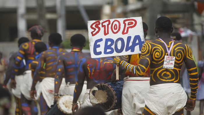 Con colores propios de África los actores marcharon contra el ébola. Reuters.