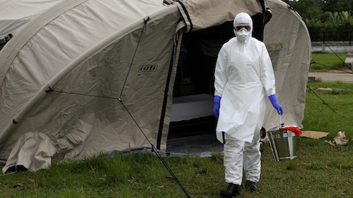 Salieron para Sierra Leona primeros 165 expertos contra el ébola. Raúl Castro despide a la Brigada Médica (Foto: Archivo)