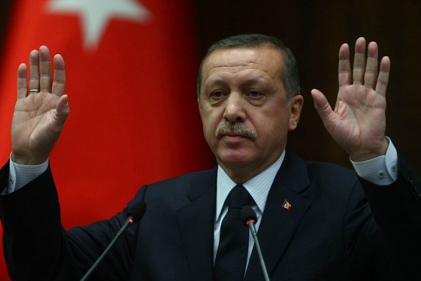 Parlamento de Turquía recibirá solicitud de permiso para adelantar lucha armada en Siria e Irak.