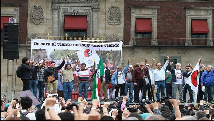 Los líderes de la marcha pidieron que en México haya democracia (Foto: La Jornada)