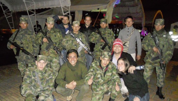 Paramilitares venezolanos con Uribe, “para combatir a la izquierda en todo el continente”