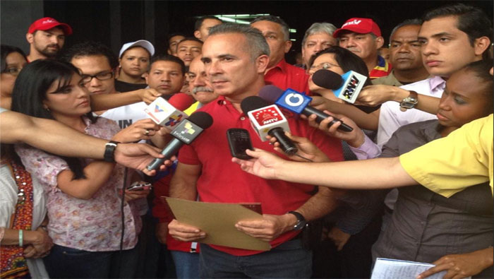 El bloque parlamentario resaltó los nexos de Álvaro Uribe Vélez con los planes desestabilizadores en Venezuela. (Foto:@FreddyBernal)