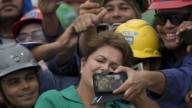 El 55% de los dueños de teléfonos inteligentes en Brasil tiene entre 16 y 34 años. Ese rango de edad representa a 56,3 millones de electores. . (Foto: Archivo)