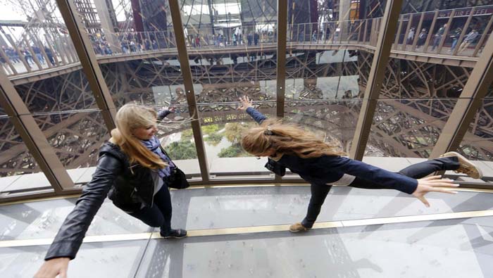 La sensación a 57 metros de altura es de vértigo en el primer nivel de la Torre Eiffel (Foto: AFP)