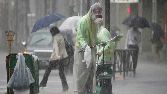 La mayoría de las provincias al sur de Japón se mantuvieron en alerta debido a la fuerza de las lluvias (huffingtonpost)