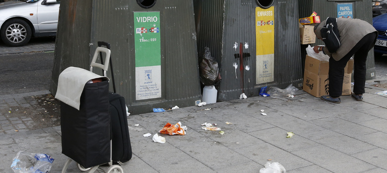 El estudio señala que uno de cada tres españoles está en situación de pobreza y exclusión social. (Foto: Reuters)