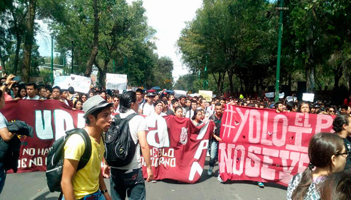 Manifestantes reclaman respuesta de la Secretaría de Educación (Foto:ANP)
