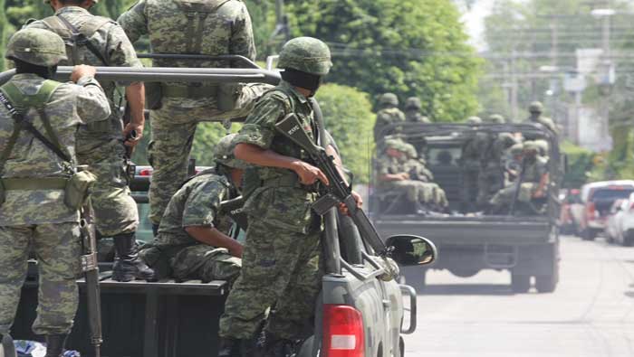 Los presuntos nexos de los cuerpos policiales en doce municipios de Guerrero obligaron a las autoridades a delegar al Ejército la responsabilidad de la seguridad civil (lajornadajalisco)