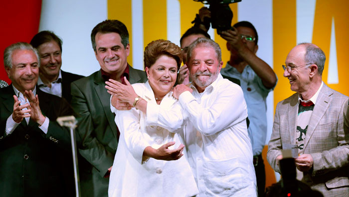 Dilma celebró el triunfo junto al expresidente Lula Da Silva. (Foto: Reuters)