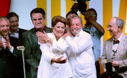 Dilma celebró el triunfo junto al expresidente Lula Da Silva. (Foto: Reuters) 