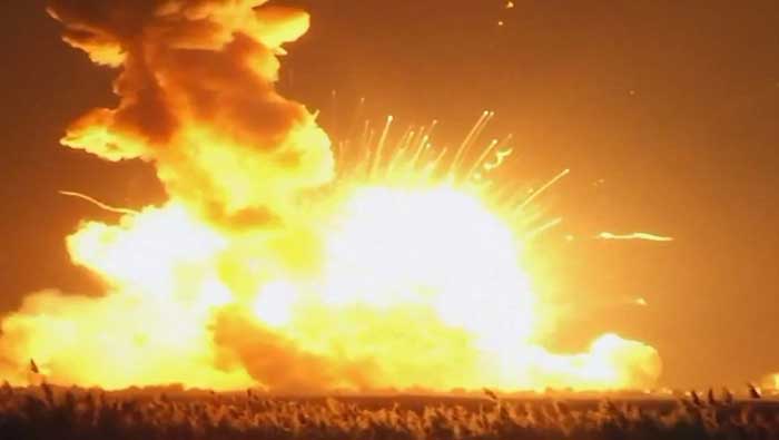 La NASA informó que averiguará todas las circunstancias que llevaron a la explosión de Cygnus a los pocos segundos de su despegue (AFP)