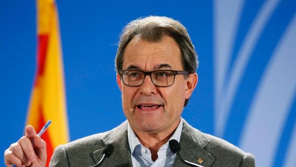 Catalan President Artur Mas attends a news conference assessing the results after Catalans voted in a symbolic independence vote in Barcelona. (Photo: Reuters)