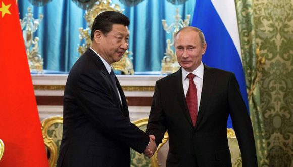 El mandatario ruso, Vladimir Putin, firmó acuerdos con su homólogo de China, Xi Jinping. (Foto: Reuters)