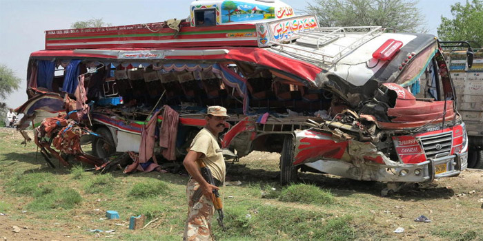 Al menos medio centenar de personas murieron y otras 18 resultaron heridas a consecuencia de una colisión ocurrida la mañana de este martes en el distrito de Sindh (sur de Pakistán) entre un autobús de pasajeros y un camión. (Foto: Archivo)