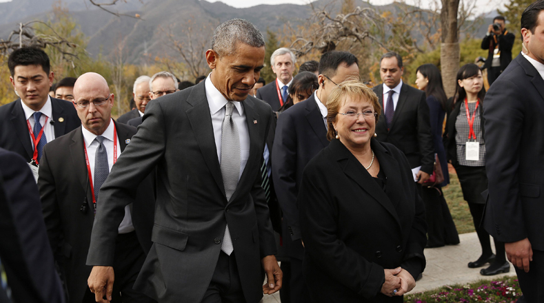 Obama junto a la presidenta de Chile, Michelle Bachelet. (Foto: Reuters)