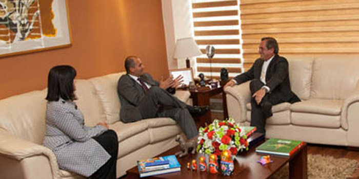Reunión sostenida en días anteriores entre el actual presidente Pro-Témpore de la Celac, Alejandro Solano Ortiz y el canciller ecuatoriano Ricardo Patiño. (Foto: Cancillería Ecuador)