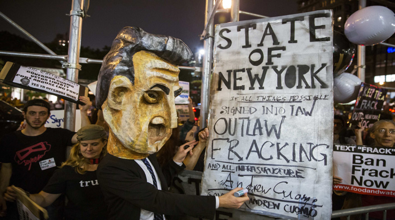 Estadounidenses exigieron la prohibición del fracking durante un acto del gobernador de Nueva York, Andrew Cuomo. Esta práctica se llevaría a cabo en el Parque Nacional George Washington and Jefferson. 15-10-2014