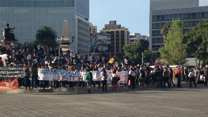 Los manifestantes mostraron su rechazo hacia el mandatario mexicano. (Foto: @Rhastag)