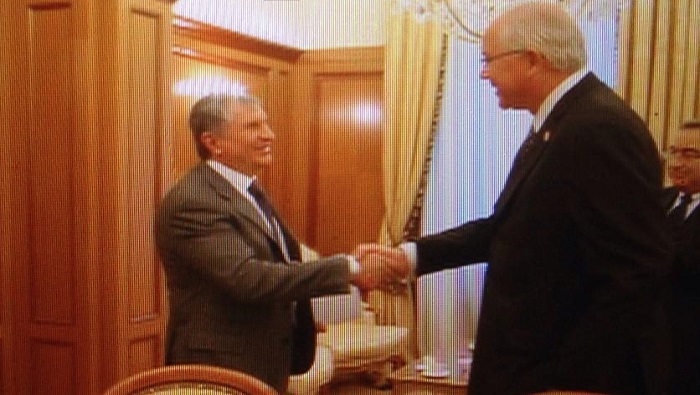 El canciller venezolano sostiene encuentro con el presidente de la estatal petrolera rusa, Igor Sechin. (Foto: teleSUR)