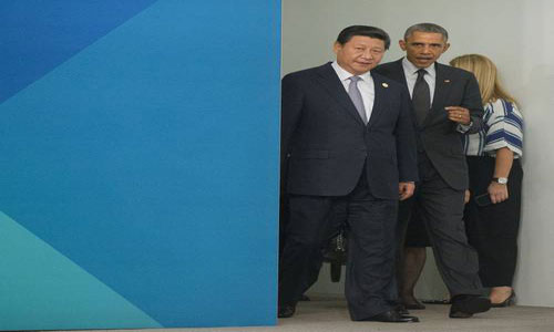 El president Barack Obama, un paso atrás del mandatario chino Xi Jinping, arriba a la reunión del G-20 en Brisbane, Australia. (Foto:AP)