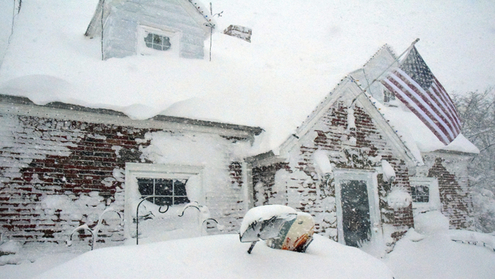 Las casas del oeste de Nueva York quedaron copadas de nieve. (Foto: EFE)