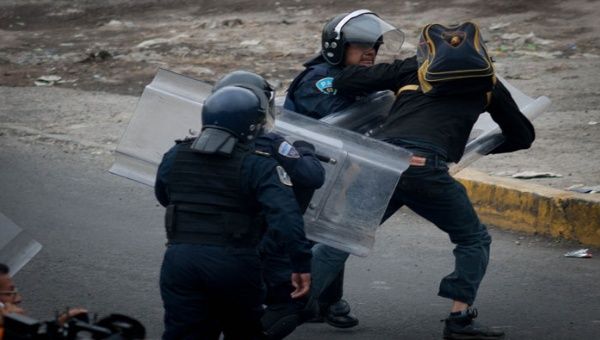 Se registraron enfrentamientos entre los policías y manifestantes. (Foto: Xinhua)