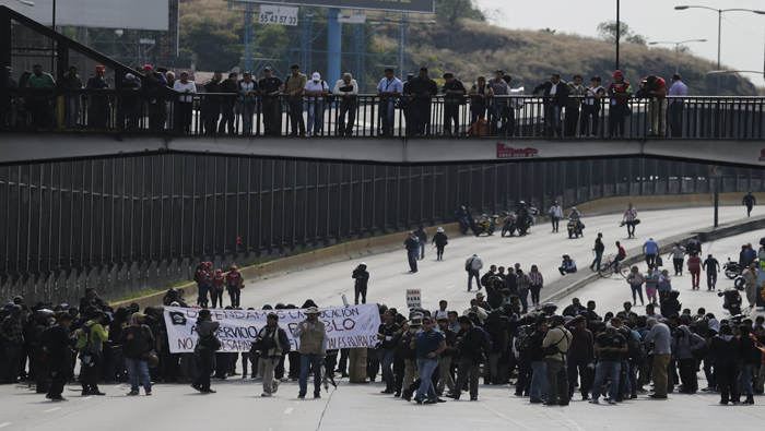 Mexicanos se movilizan para exigir justicias por detención de estudiantes. (Reuters).