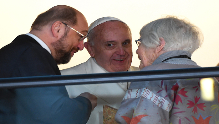 El papa Francisco invitó a la población mundial a trabajar por la paz. (Foto: EFE).