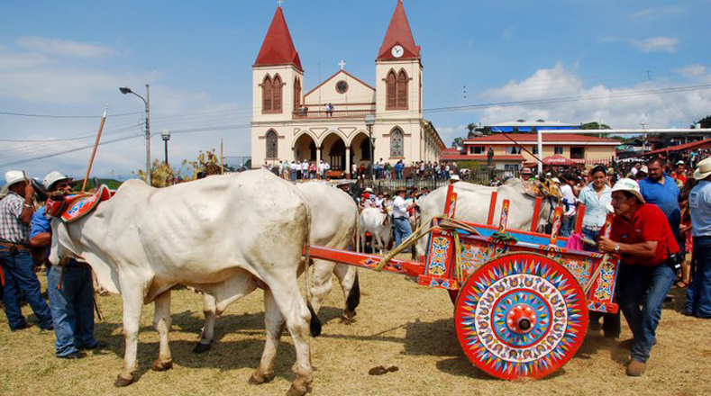 La tradicional carreta de bueyes es el tipo de artesanía más famoso de Costa Rica.
