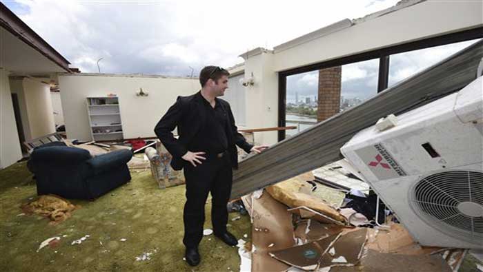Los daños causados por la tormenta van desde casas con vidrios rotos a viviendas con techos desprendidos (AP)