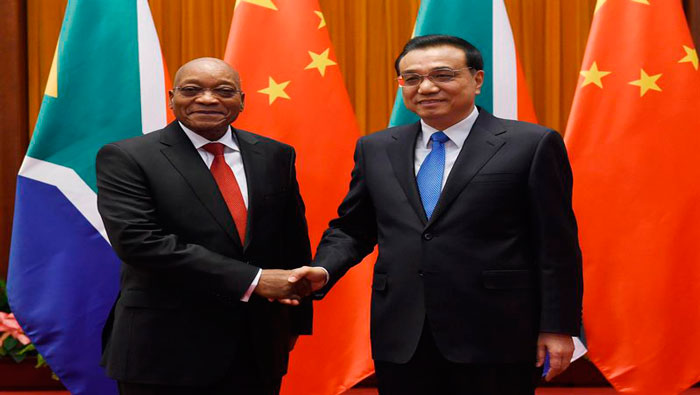El mandatario sudafricano fue recibido por el primer ministro chino Le Keqiang (Foto:EFE)