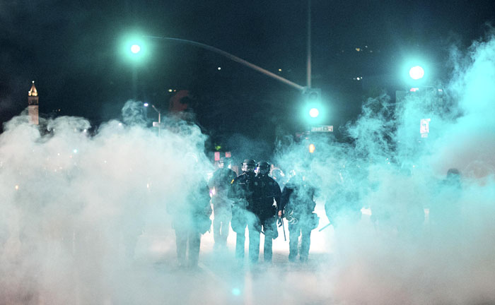 Twitter se llenó de mensajes de indignación por la represión policial en Berkeley.
