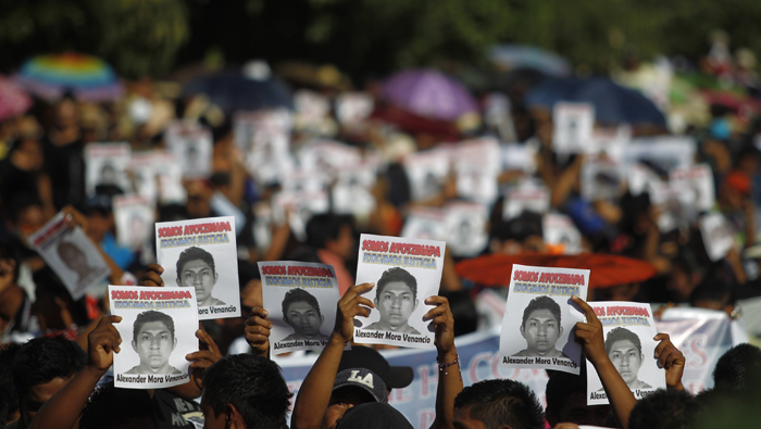 México sigue clamando justicia por la desaparcición de los estudiantes de Ayotzinapa.