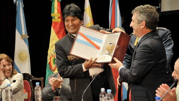 El presidente boliviano, Evo Morales, recibió el título de `doctor honoris causa` en la Universidad Nacional de Entre Ríos. 