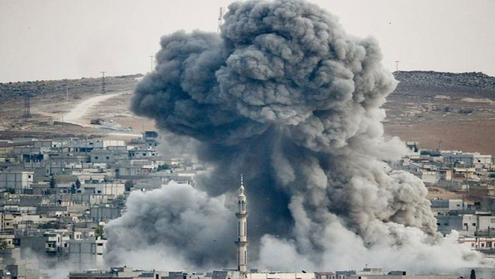 La coalición liderada por Estados Unidos se mantiene bombardeando posiciones en Irak y Siria.