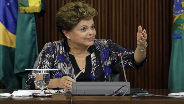 Rousseff dijo que en 2015 seguirá trabajando por los más necesitados de su país.