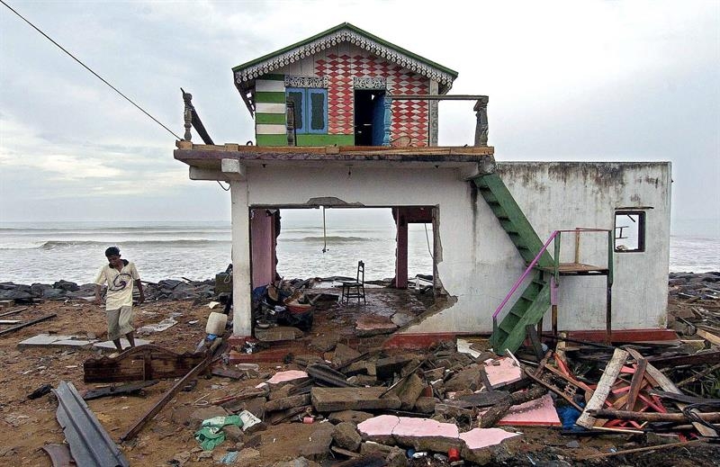 La mayoría de las casas en Muratuwa, sur de Colombo (Sri Lanka) quedaron inhabitables.