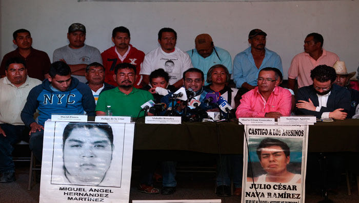 Los familiares de los normalistas se reunieron por primera vez con el EZLN en noviembre pasado.