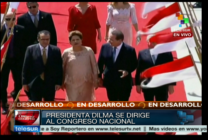 Rousseff a su llegada al Parlamento.
