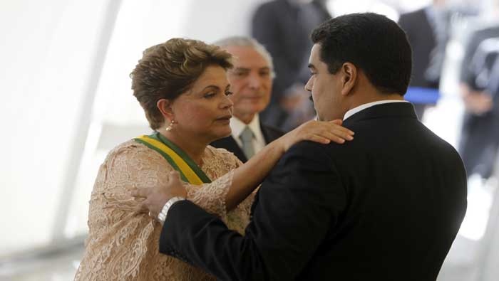 El presidente venezolano, Nicolás Maduro, demostró su afecto y reconocimiento político a la jefa de Estado brasileño Dilma Rousseff.
