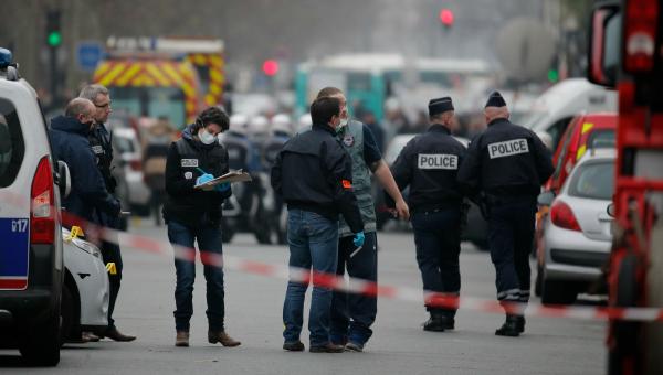 Tres sospechosos del atentado en Francia fueron identificados.