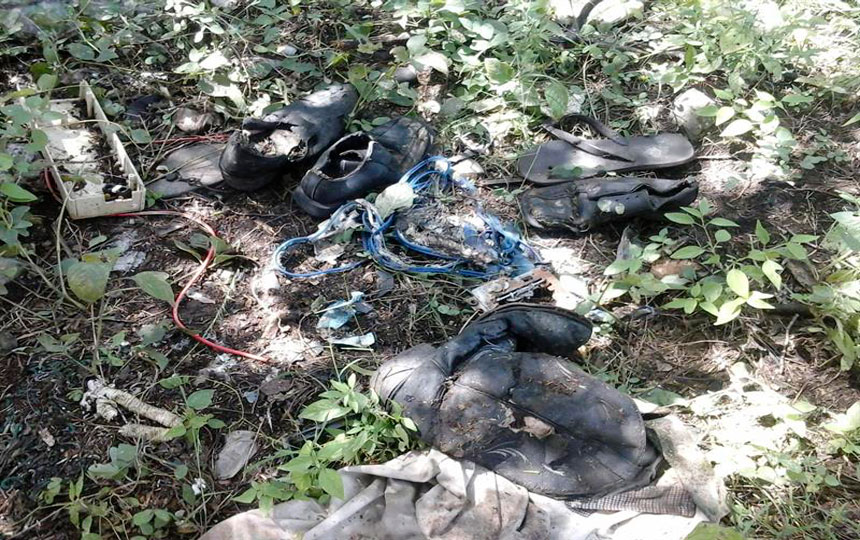 Restos de ropa. zapatos en mal estado y hasta cabello han sido hallados en las fosas (Foto:EFE)