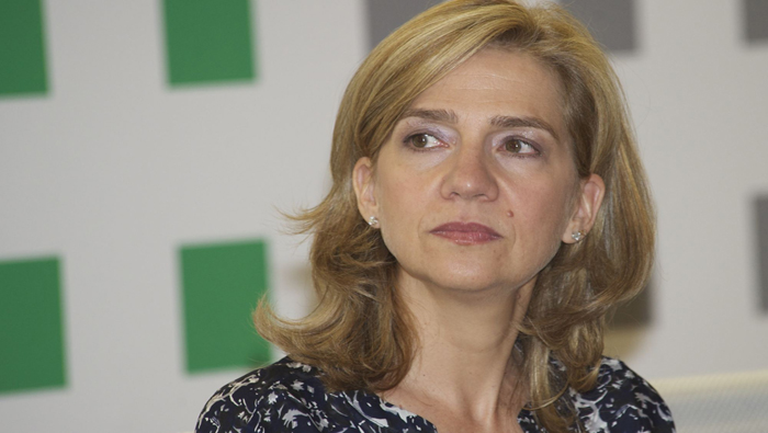 Cristina de Borbón enfrenta cargos por evasión fiscal en España.